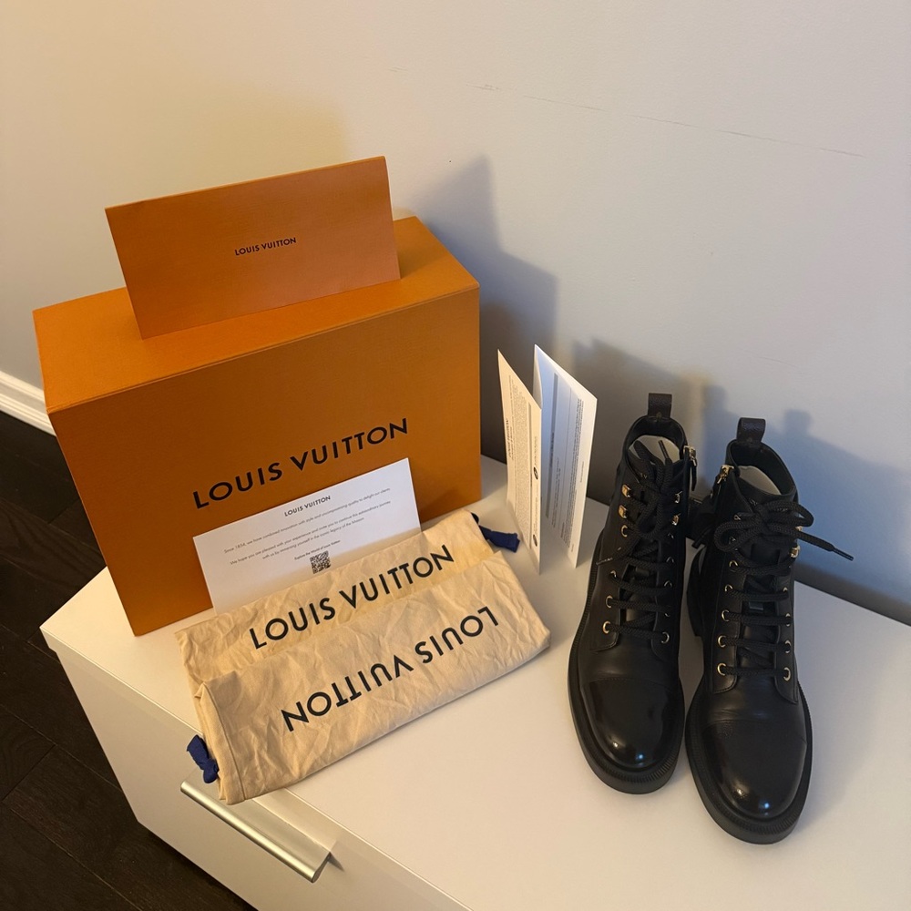 Authentic Louis Vuitton Brand New Citizen Ranger Flat Boots for women, Size 6.5